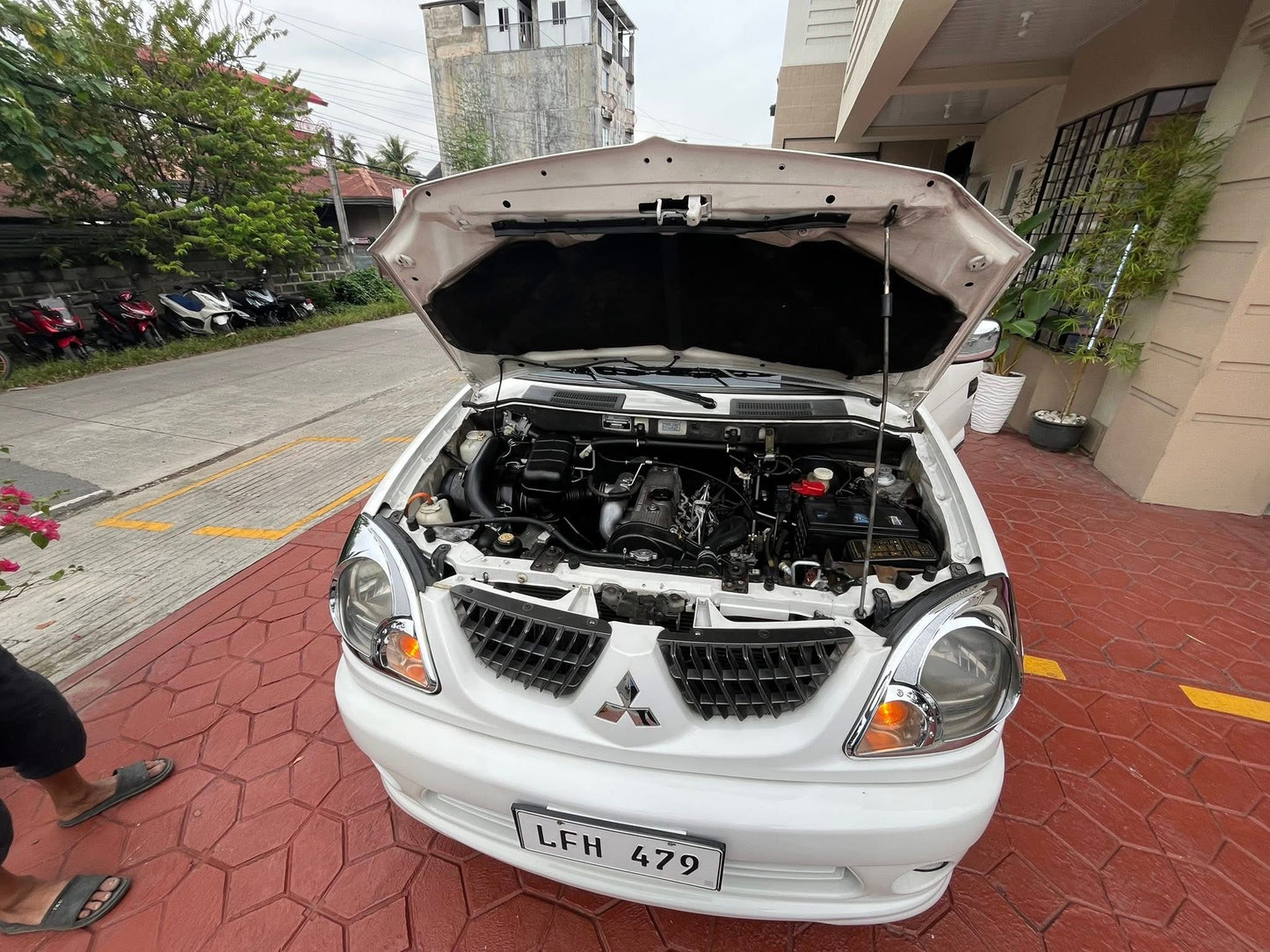 2005 Mitsubishi Adventure M/T