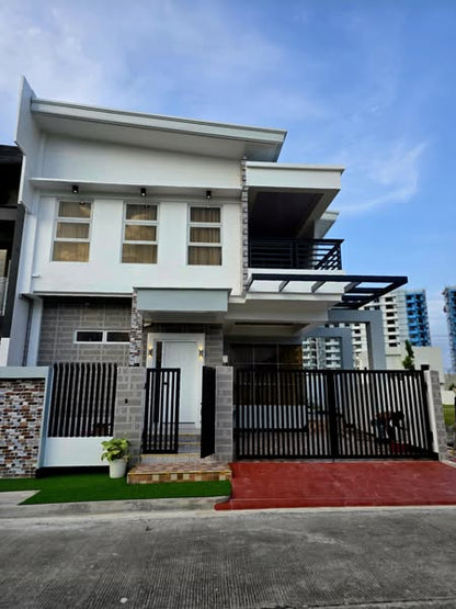 LUXURY HOUSE