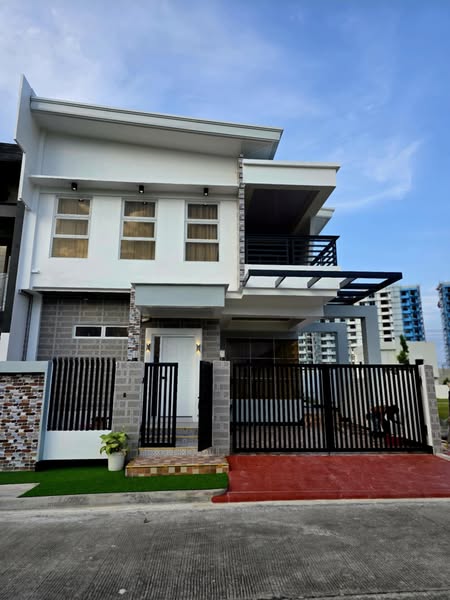 LUXURY HOUSE