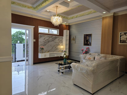 LUXURY HOUSE