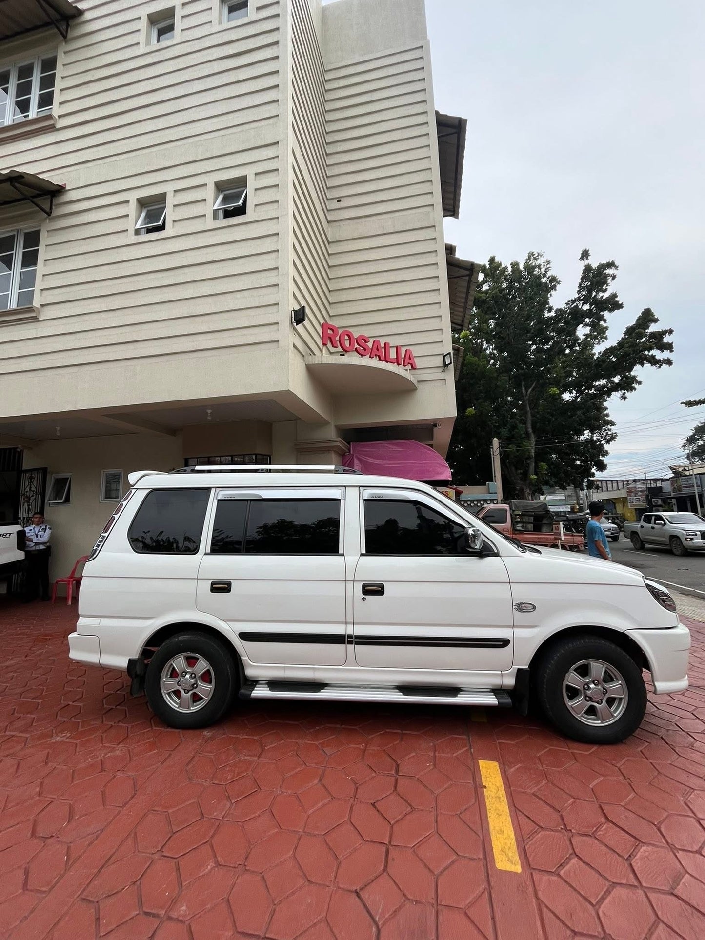 2005 Mitsubishi Adventure M/T