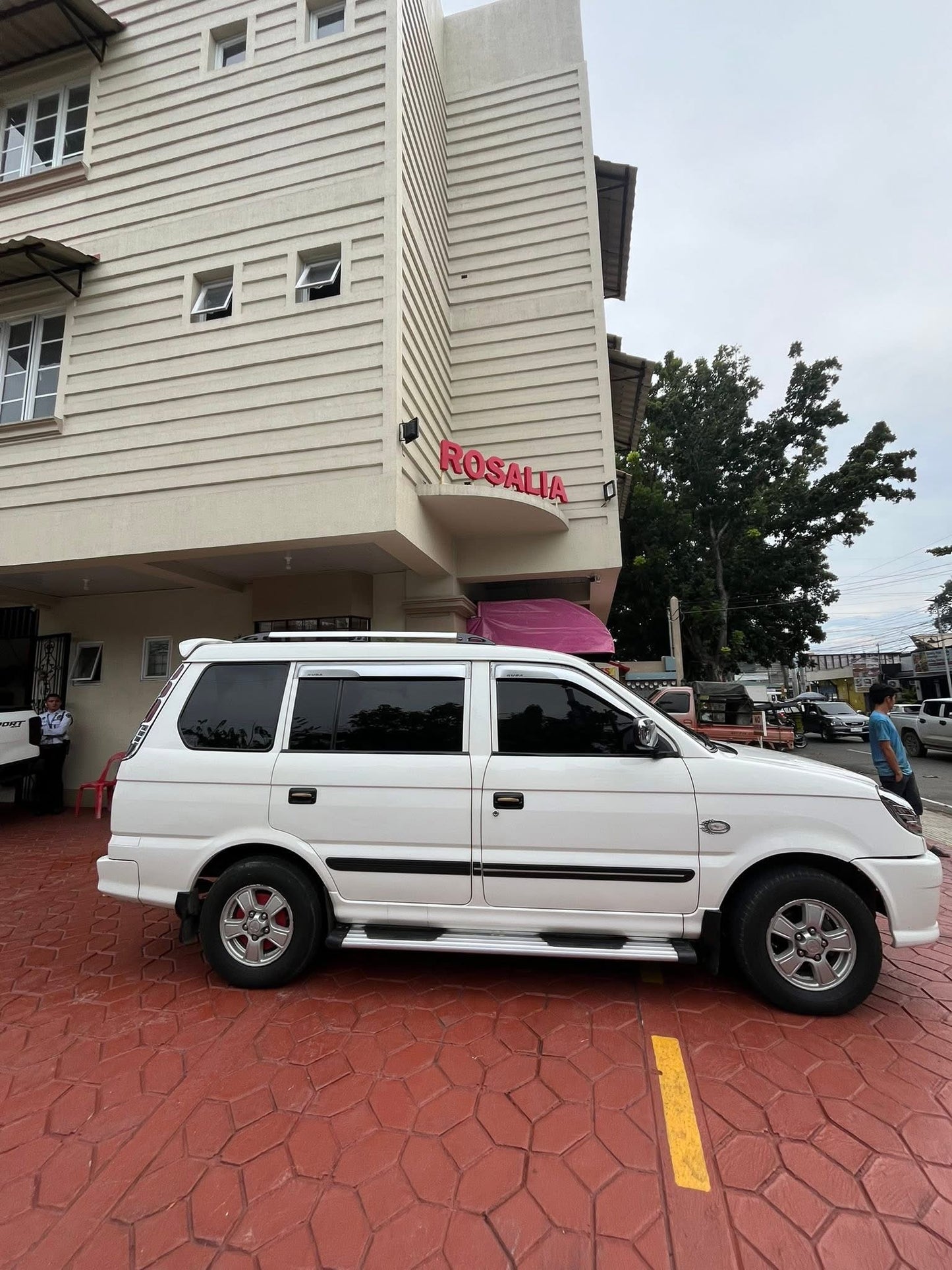 2005 Mitsubishi Adventure M/T