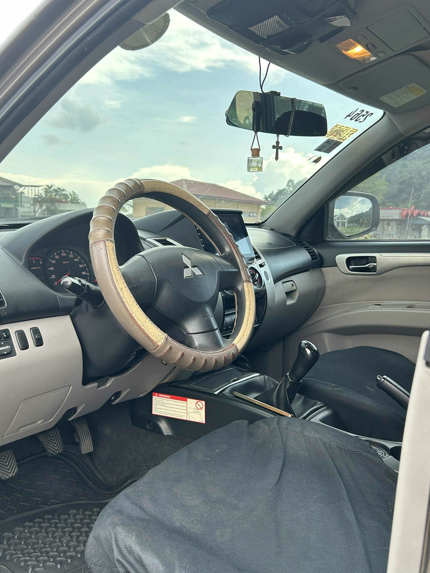 2013 Mitsubishi Montero 4x2 Manual